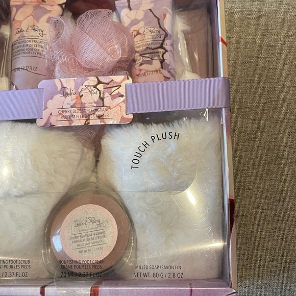 New in Box India and Purry Cherry Blossom Gift Set - Picture 3 of 5